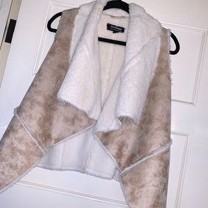 • Coffee shop faux shearling Sherpa vest ✨